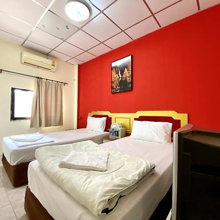 Patong Adventure Hostel Exterior photo