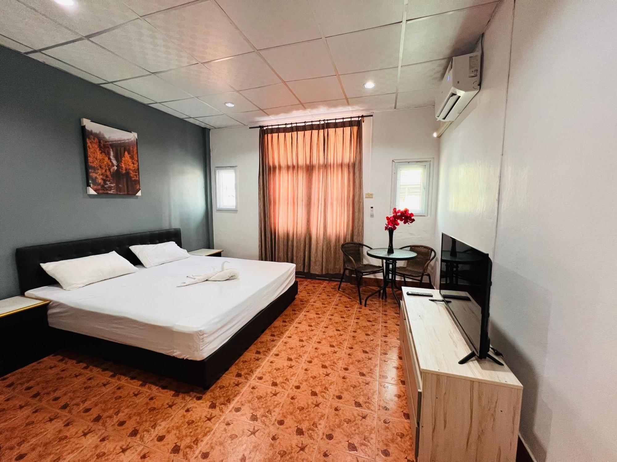 Patong Adventure Hostel Exterior photo