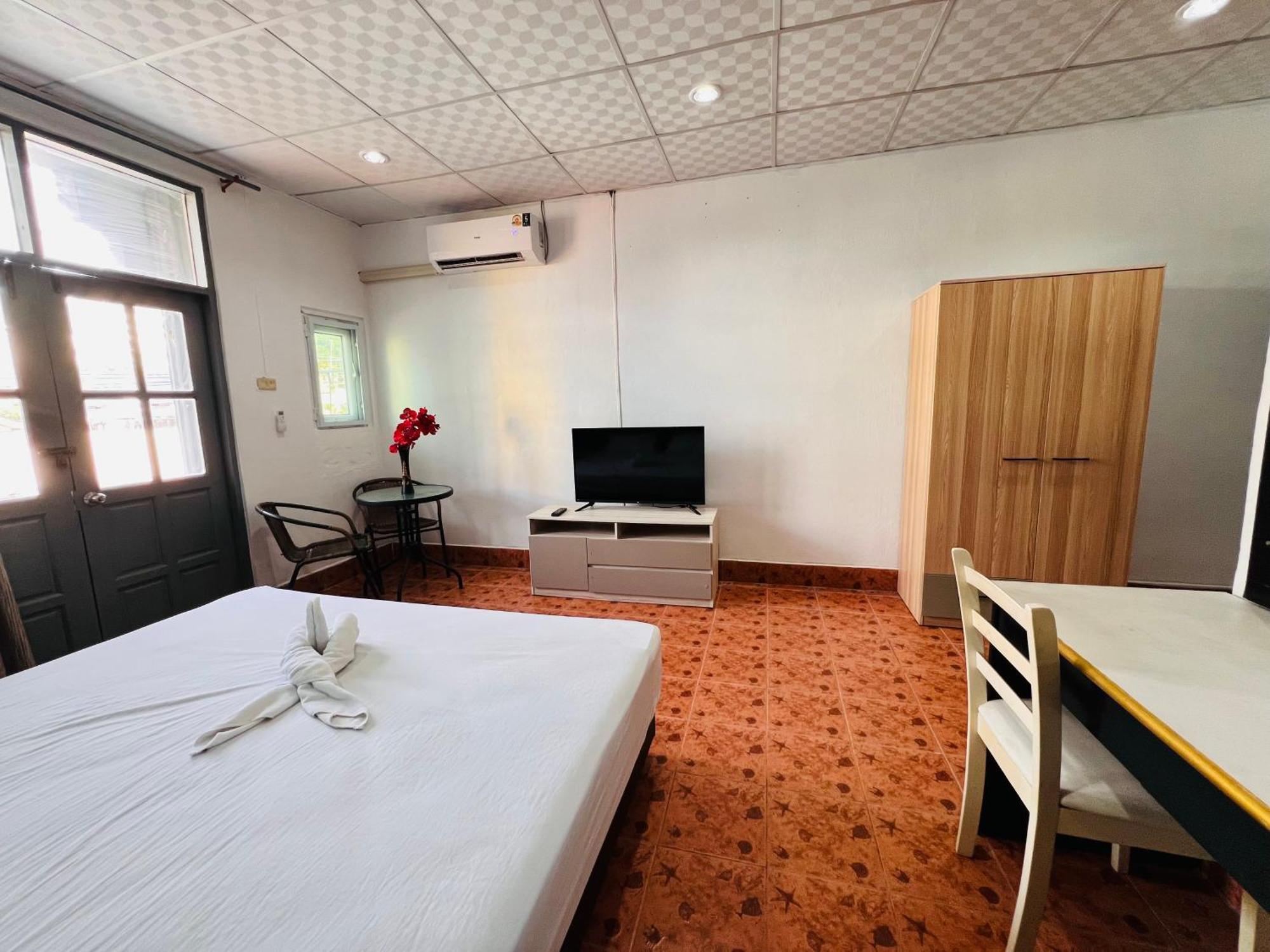 Patong Adventure Hostel Exterior photo