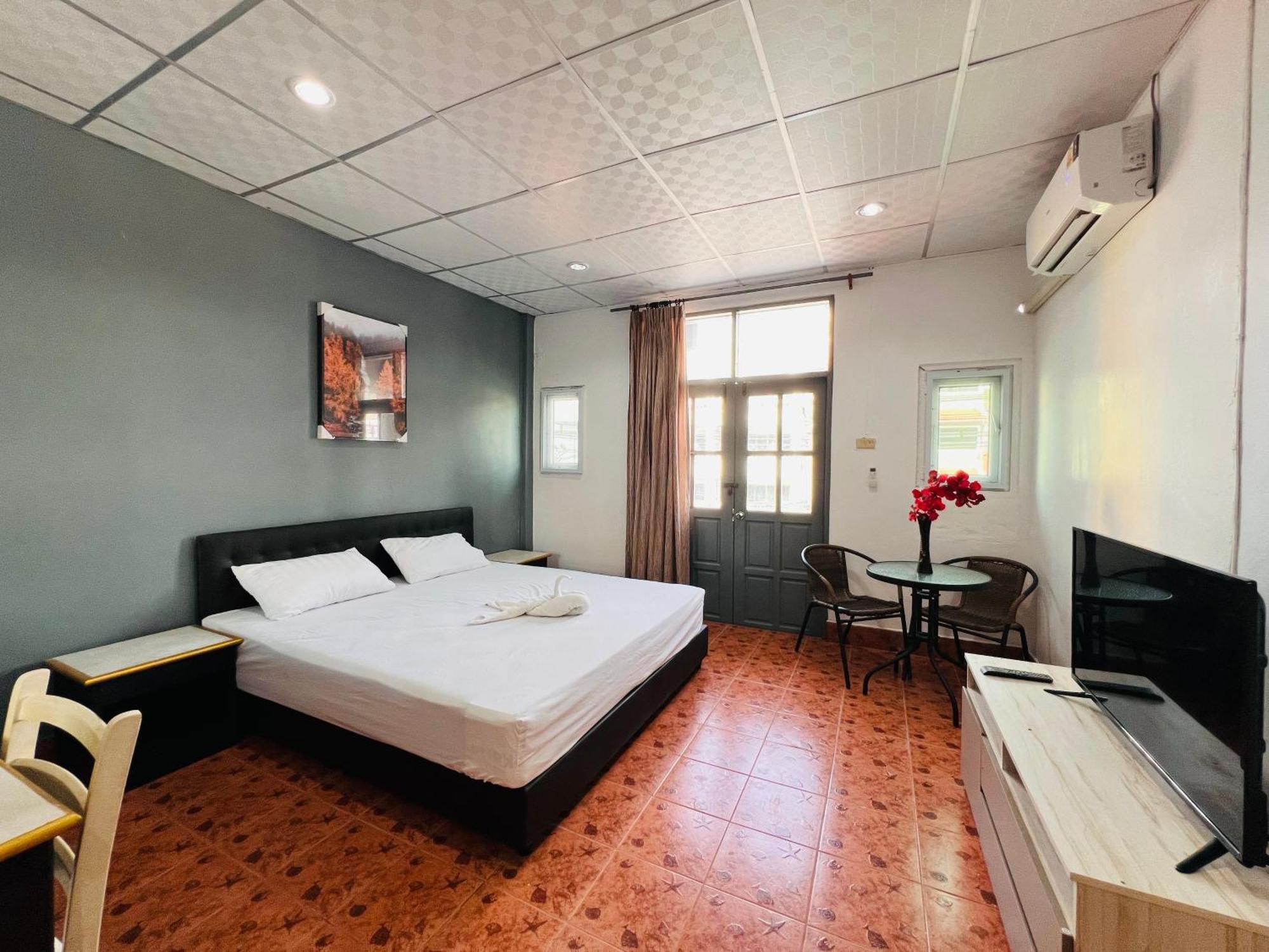 Patong Adventure Hostel Exterior photo