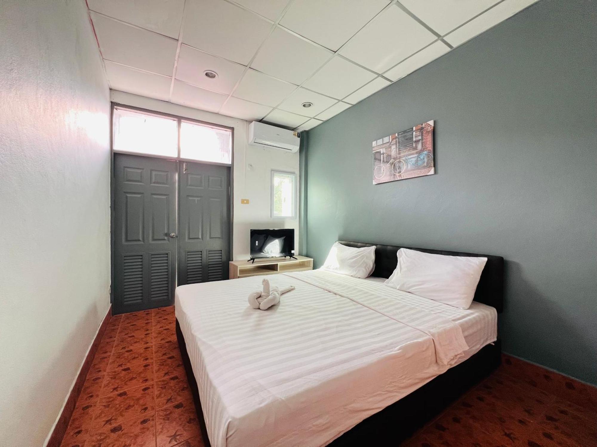 Patong Adventure Hostel Exterior photo