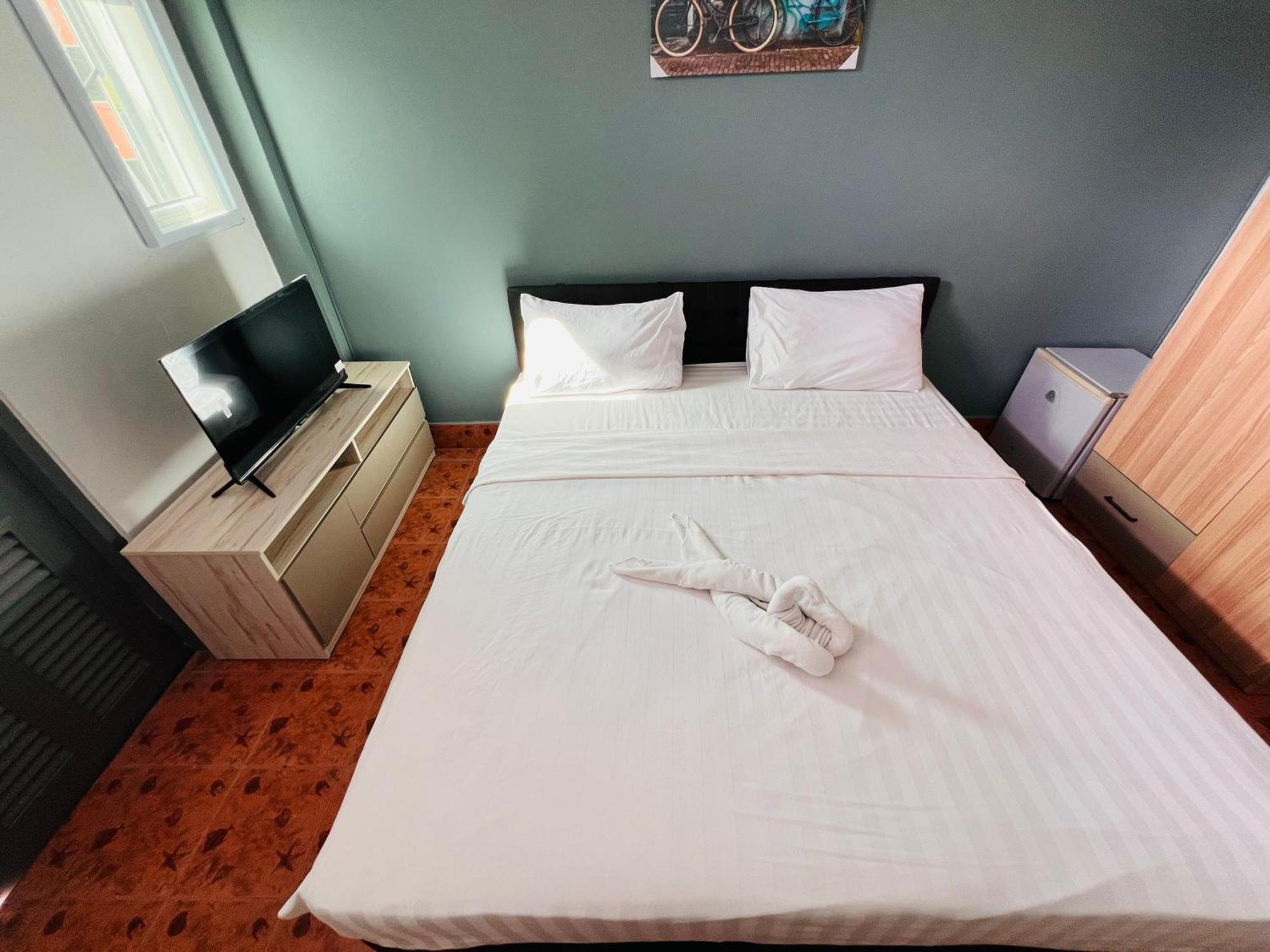 Patong Adventure Hostel Exterior photo