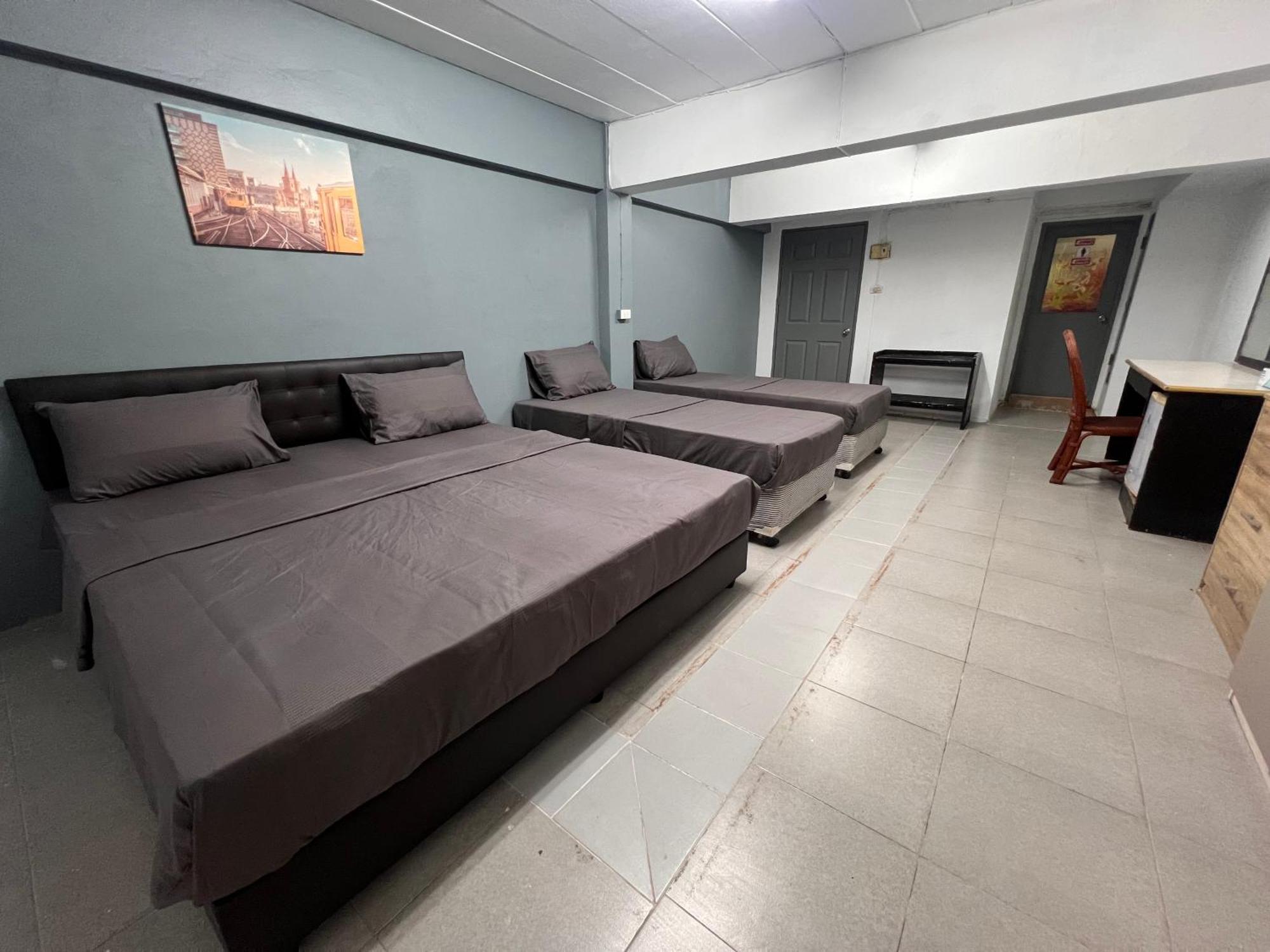 Patong Adventure Hostel Exterior photo
