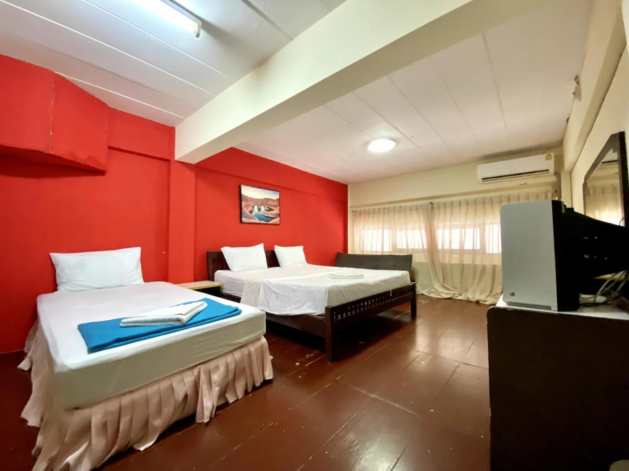 Patong Adventure Hostel Exterior photo