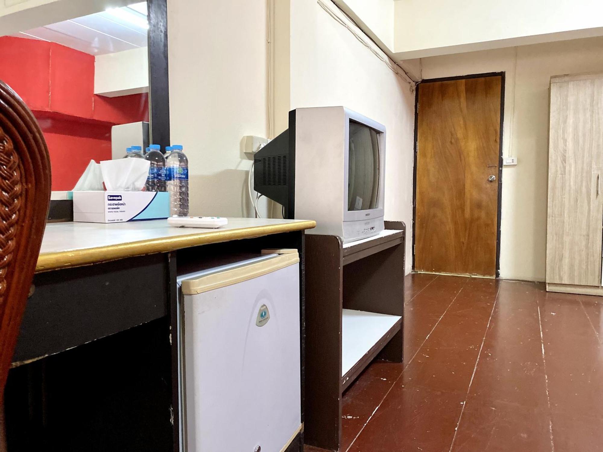 Patong Adventure Hostel Exterior photo