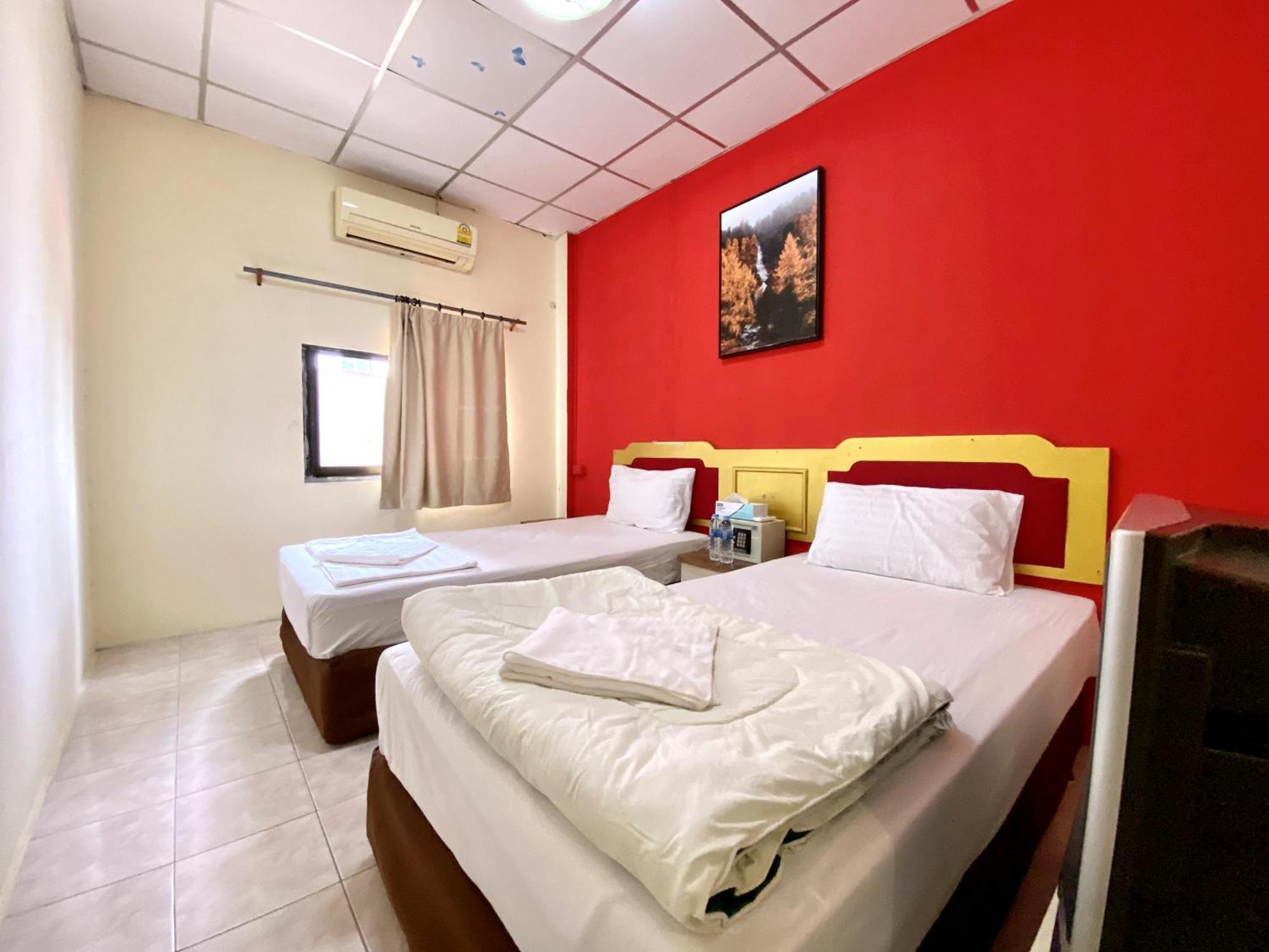 Patong Adventure Hostel Exterior photo