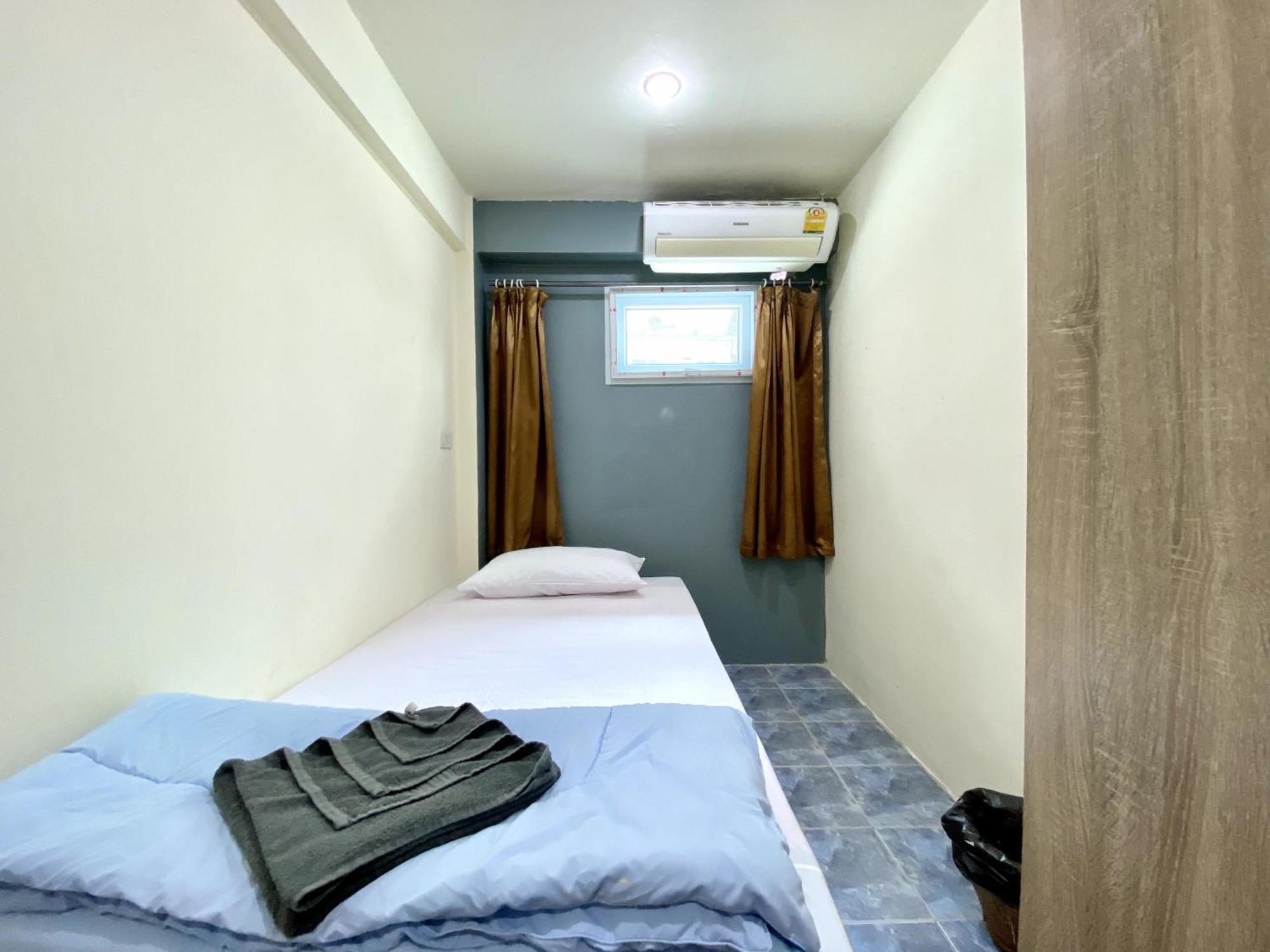 Patong Adventure Hostel Exterior photo