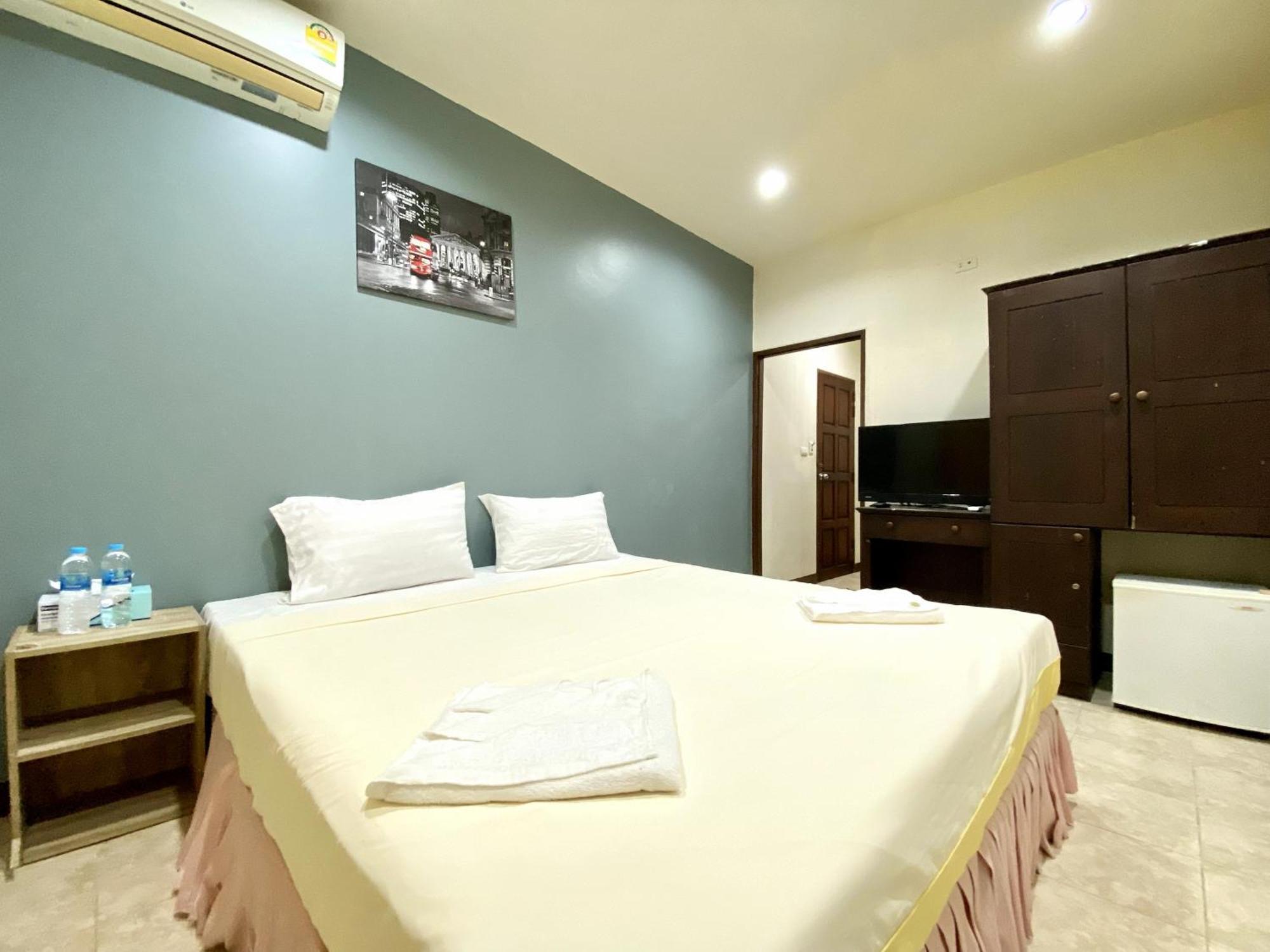 Patong Adventure Hostel Exterior photo