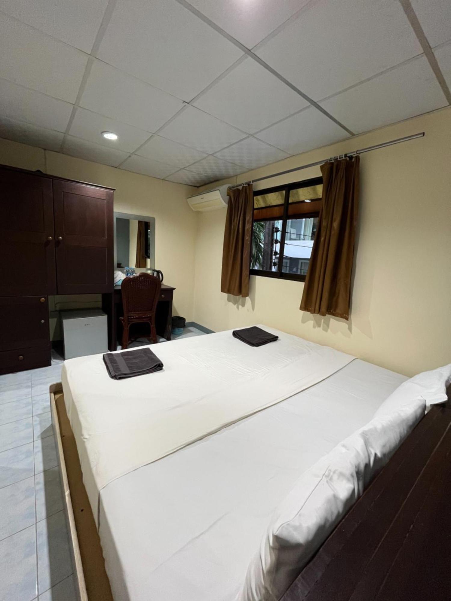 Patong Adventure Hostel Exterior photo
